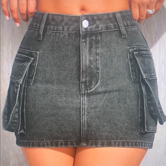 Dresses & Skirts - Stylish Black Denim Mini Skirt